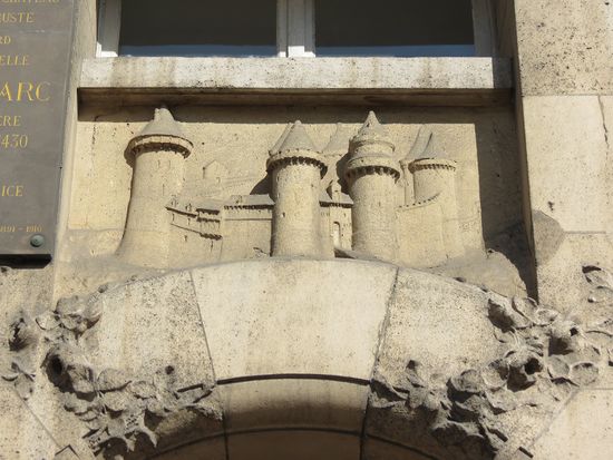 Sculpture porte n°102, rue Jeanne d'Arc (Rouen).jpg