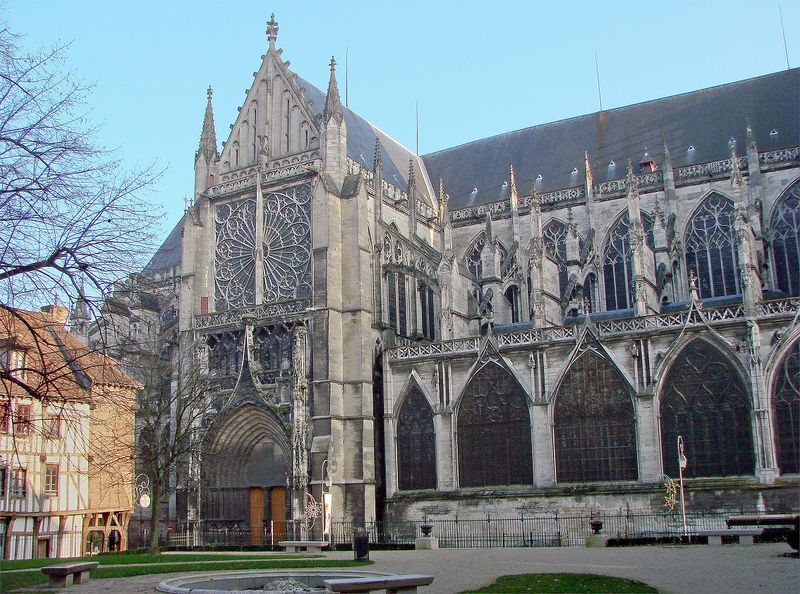 Файл:Transept Nord Cathédrale de Troyes 220208.jpg
