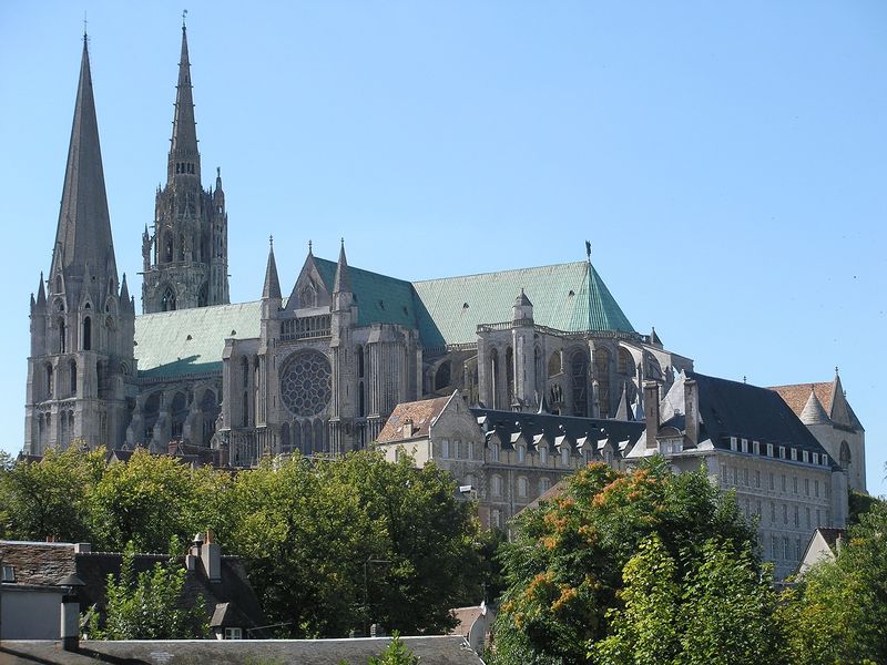 Файл:Chartres cathedral.jpg
