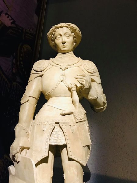 Файл:Жан де Дюнуа Орлеанский бастард гипсовая копия статуи неизвестного скульптора в Шатодене ок 1467 г. Дом Жанны д'Арк в Орлеане.jpg