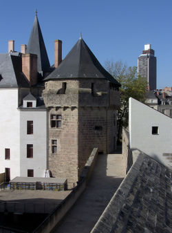 Nantes - château - tour du vieux donjon.jpg