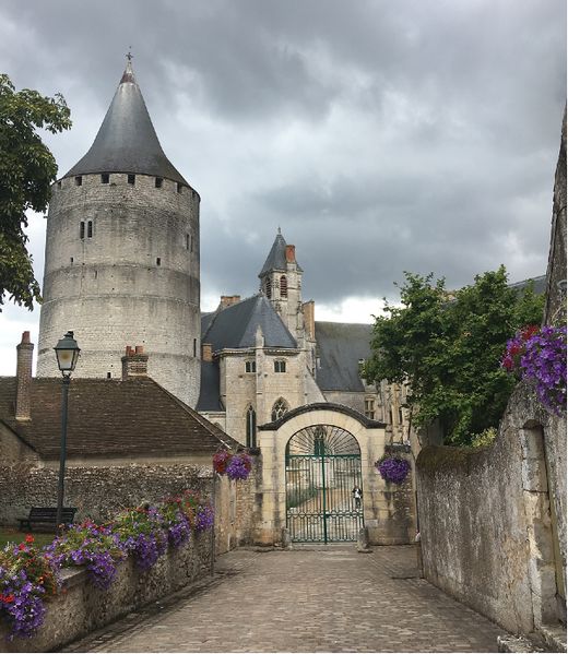 Файл:Château de Châteaudun en août.jpg