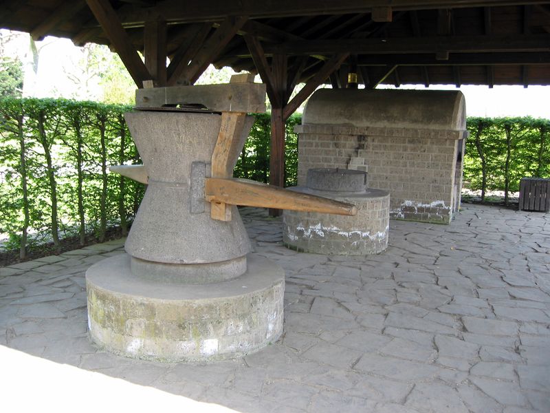 Файл:Corn mill (archaeological park Xanten, Germany, 2005-04-23).jpg