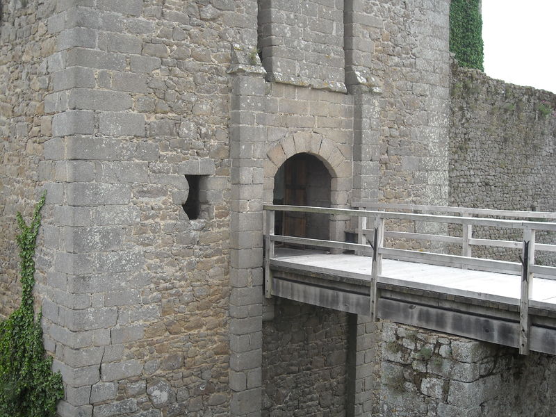 Файл:Chateau de Tiffauges 3.jpg