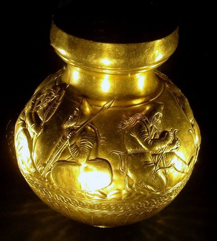 Vas d'or amb representació d'escites, kurgan de Kul-Oba, segona meitat del segle IV aC.JPG