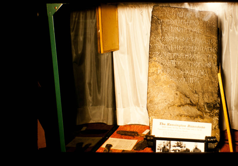 Файл:Kensington Runestone, May 2012.jpg