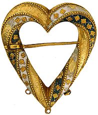 Застёжка в форме сердца (клад из Фишпул).jpg
