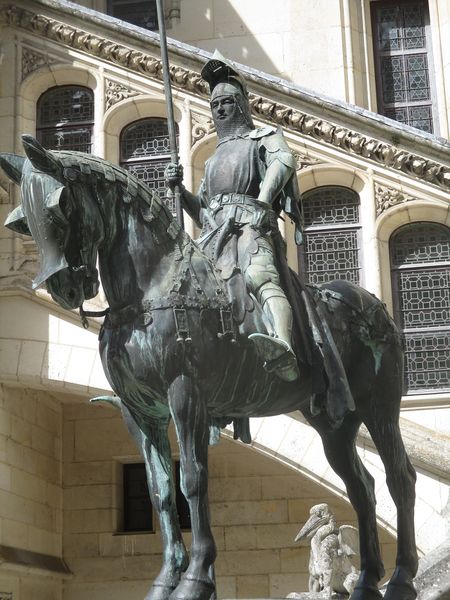 Файл:Statue Louis d'Orléans Pierrefonds.JPG