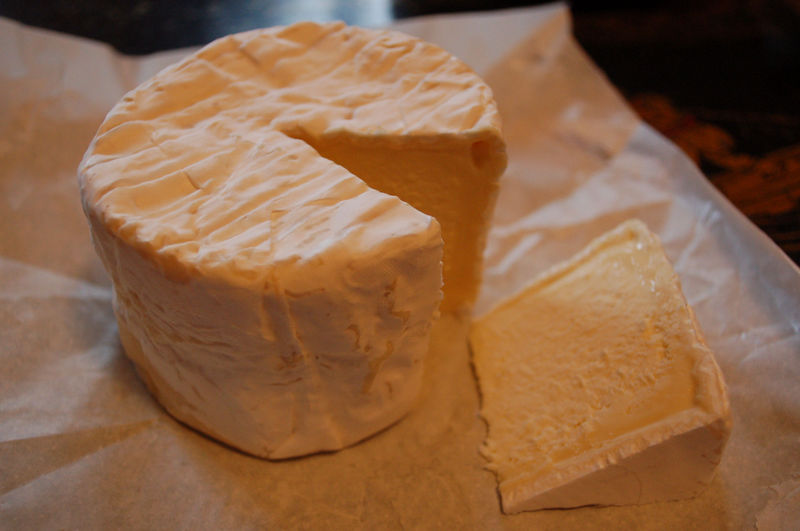 Файл:Chaource cheese.jpg