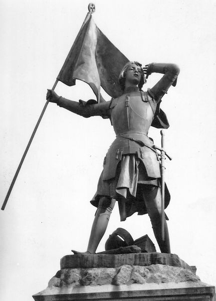 Файл:Statue de Jeanne d'Arc Place du martroi Jargeau.jpg