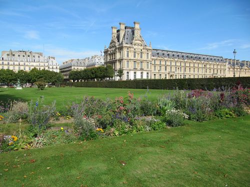 Le Louvre vu du Jardin des Tuileries.jpg