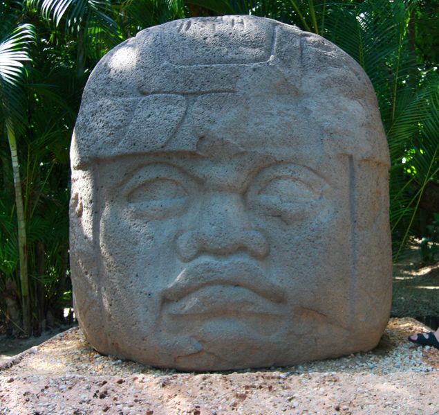 Файл:Olmeca head in Villahermosa.jpg